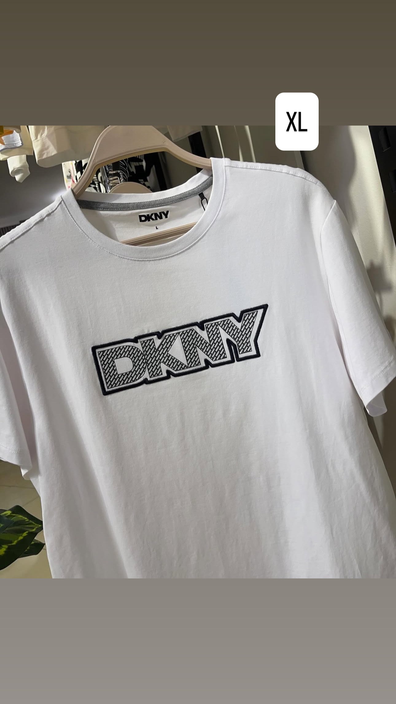 DKNY TSHIRT