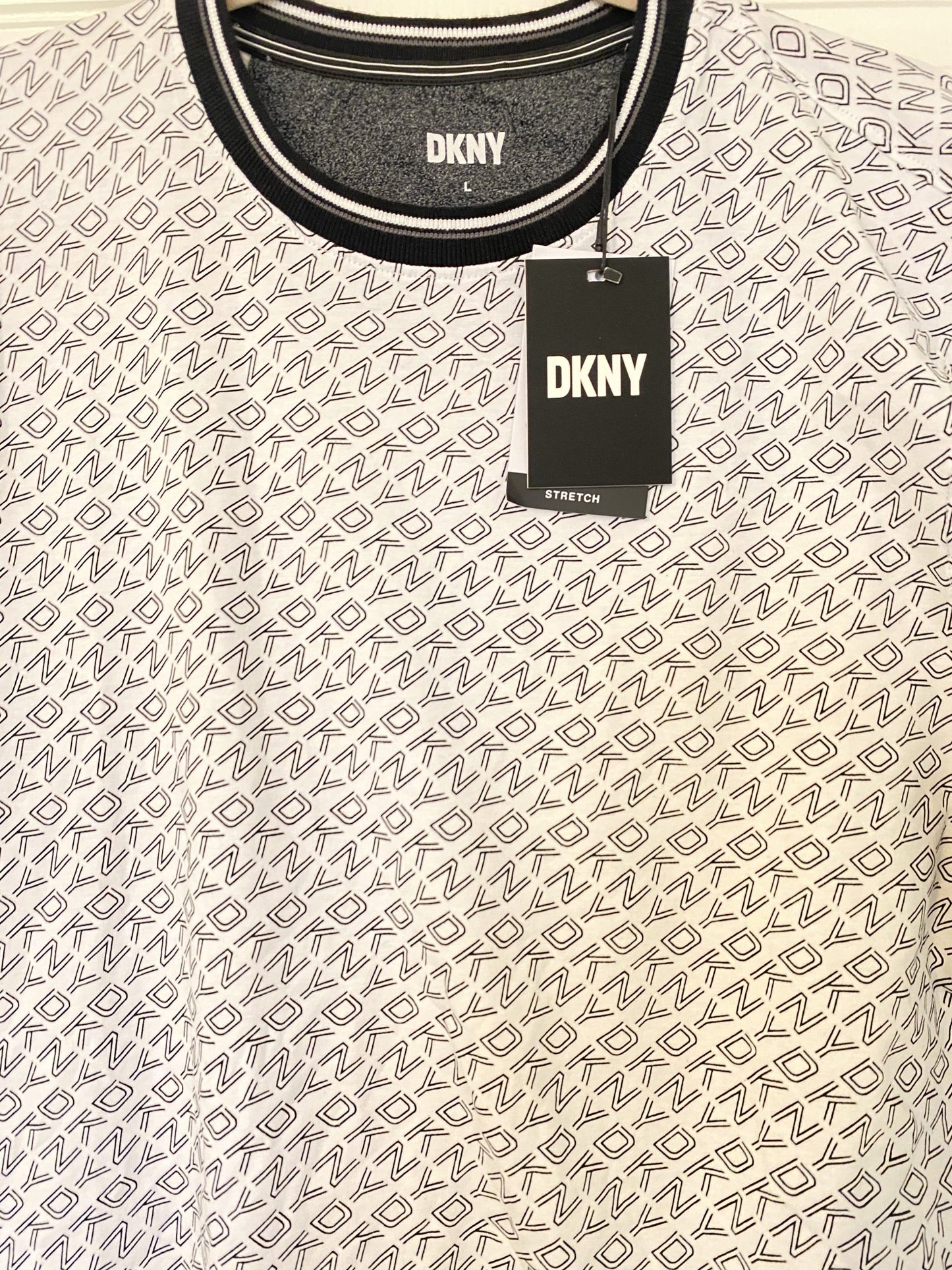 DKNY T-Shirt