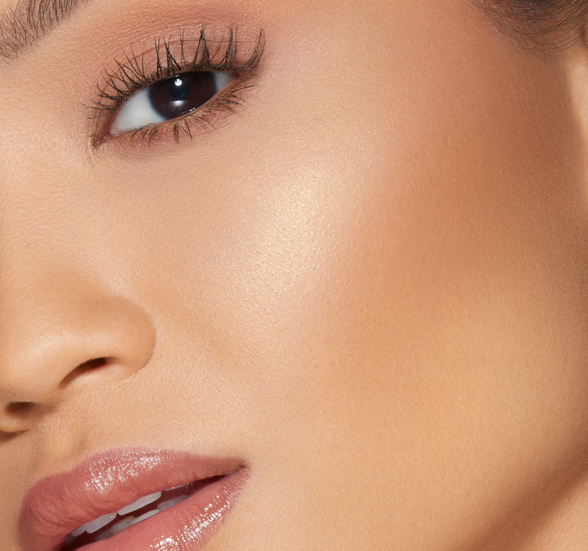 Morphe_GildedDesert_Highlighter_GildedGlow_Macro